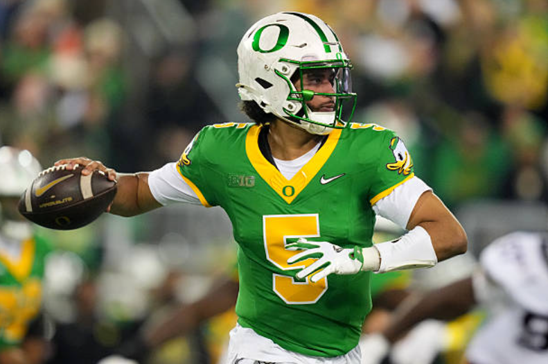 EUGENE, OREGON - NOVEMBER 14: Dante Moore #5 of the Oregon Ducks looks to throw during the first half against the Minnesota Golden Gophers at Autzen Stadium on November 14, 2025 in Eugene, Oregon. (Photo by Soobum Im/Getty Images)